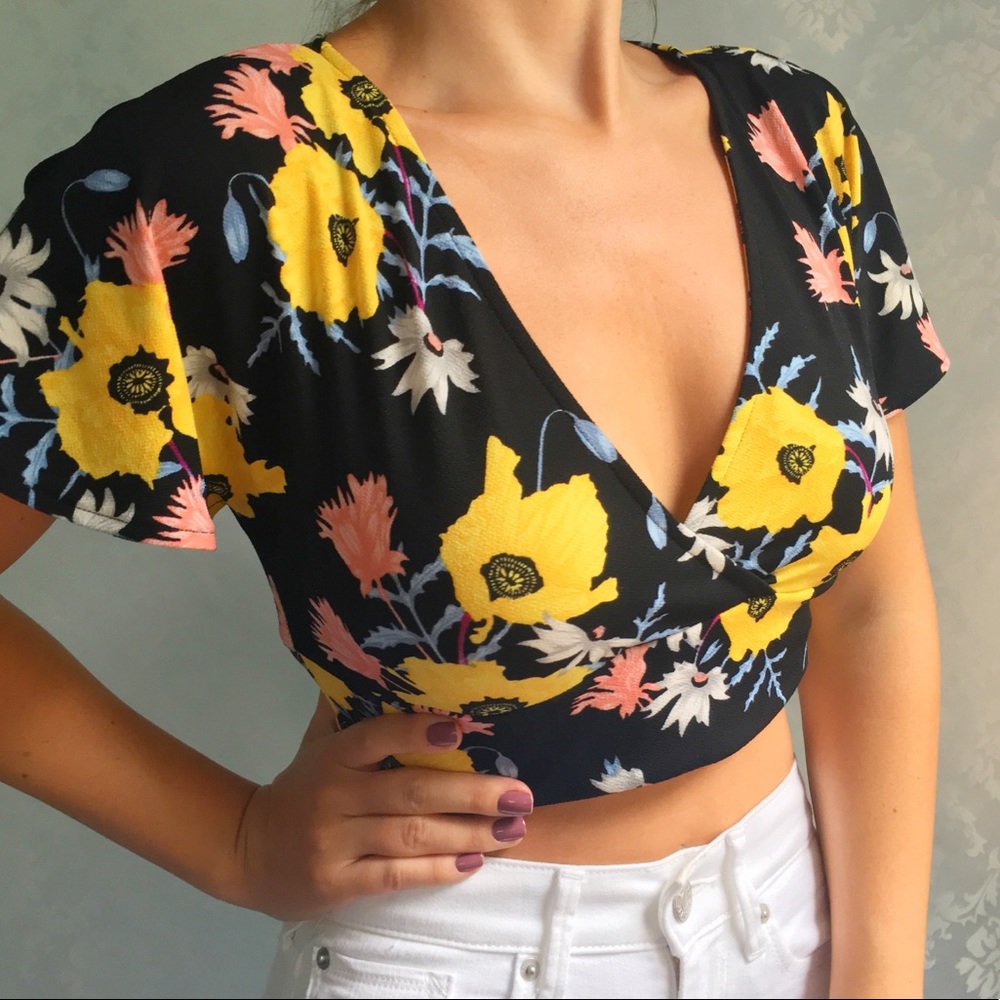 NWT H&M Black Yellow Floral V-neck Short Crop Top - Picture 2 of 5